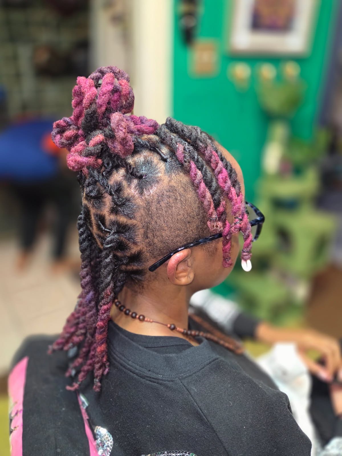 Image of the Queen's Den Loc styling