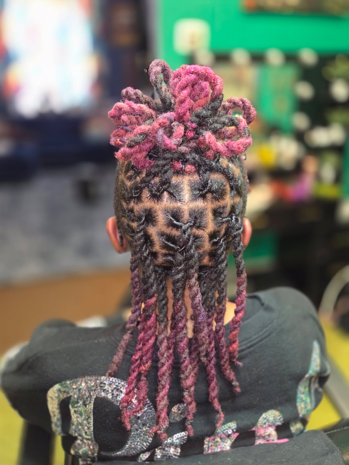 Image of the Queen's Den Loc styling